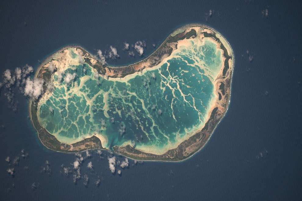 Beautiful atoll in the South Pacific through a 400mm lens. About 1200 miles south of Honolulu . In the ‘Line Islands’ along ‘Christmas Ridge’, either ‘Teraina’ or ‘Tabuaeran’? (11-15-2010). Incredible Photos from Space: NASA, Astronaut Wheelock