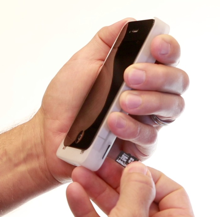Expand your iPhone memory using the iExpander case