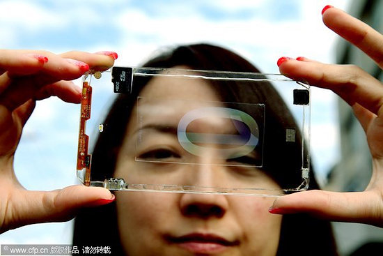 Taiwan firm unveils prototype of transparent cellphone