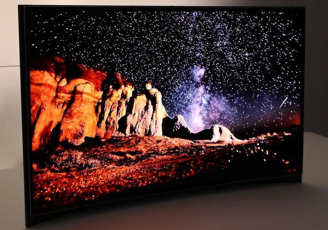 Samsung Showcases World’s first Curved OLED TV